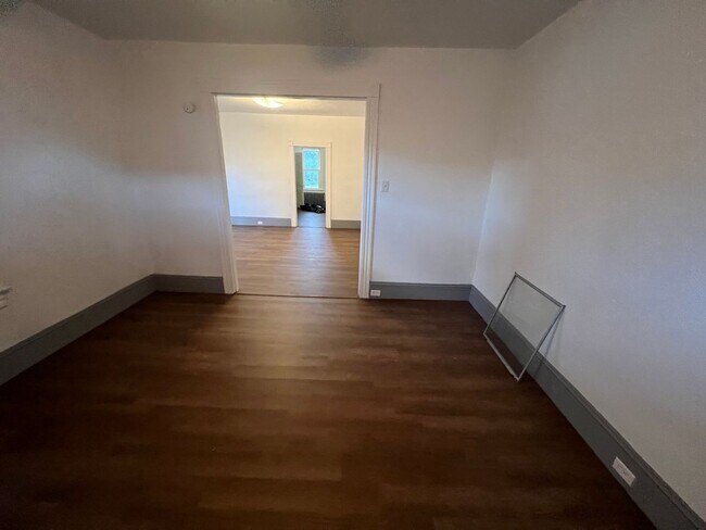 Building Photo - 329/331 N Lincoln