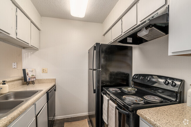 1BR, 1BA - 556SF - Kitchen - High Point Village