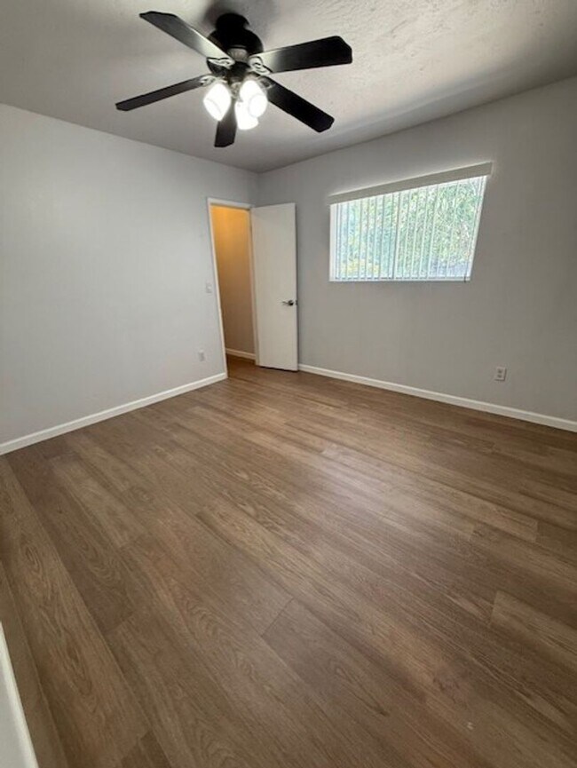 Building Photo - Spacious and newly remodeled 4 Bedroom wit...