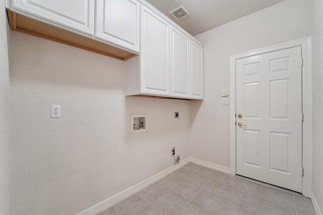 Building Photo - 11806 Regency Forest Dr