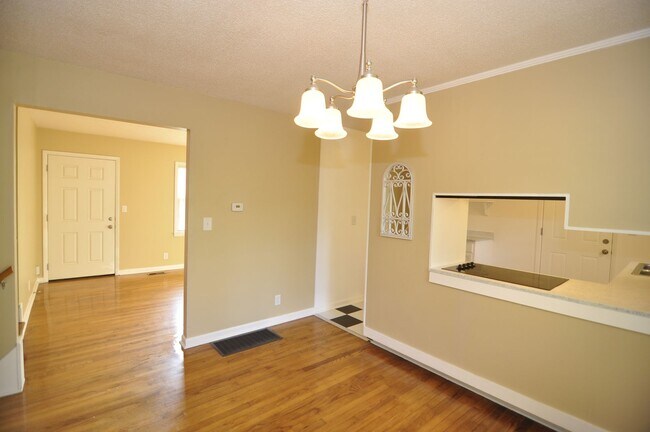 Building Photo - 2221 Euclid Rd NW