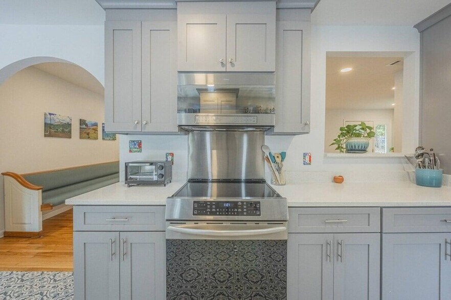 Building Photo - 635 Rivermont Rd