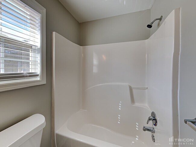 Building Photo - 105 Christine Ct
