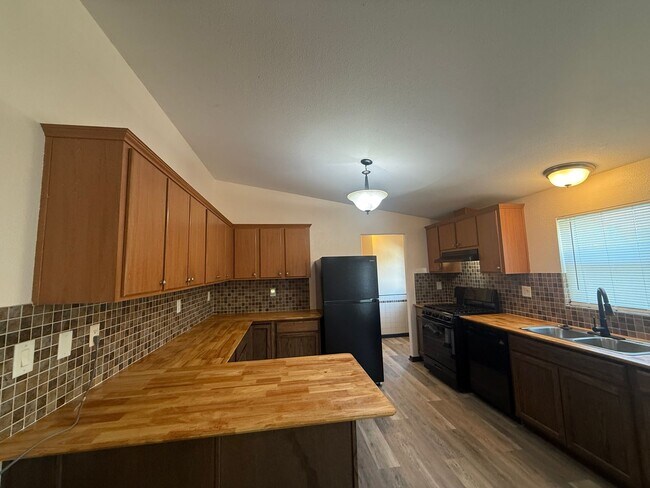 Building Photo - FR T L12795