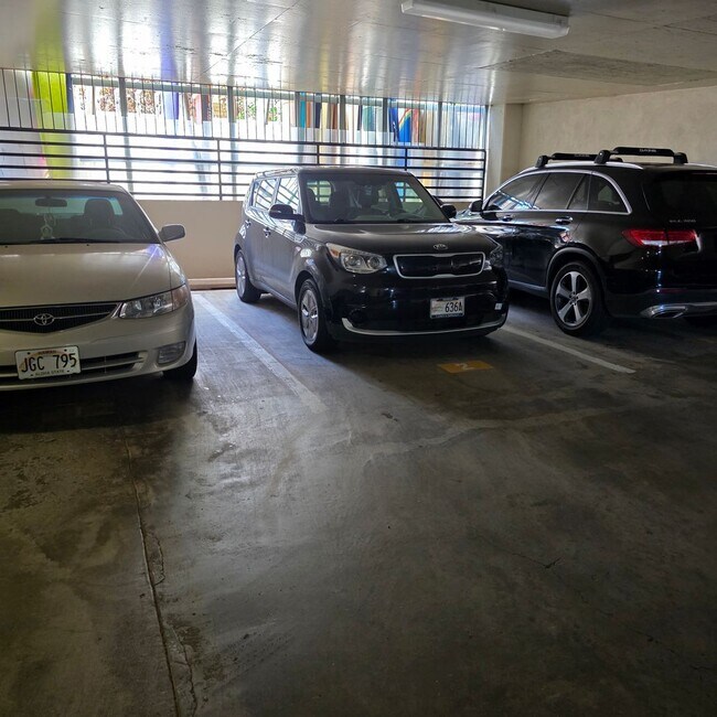 Building Photo - Kaimana Lanais Condo