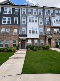 Building Photo - 602 Market Grove Dr