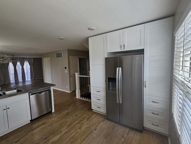 Building Photo - 2480 Bella Dr