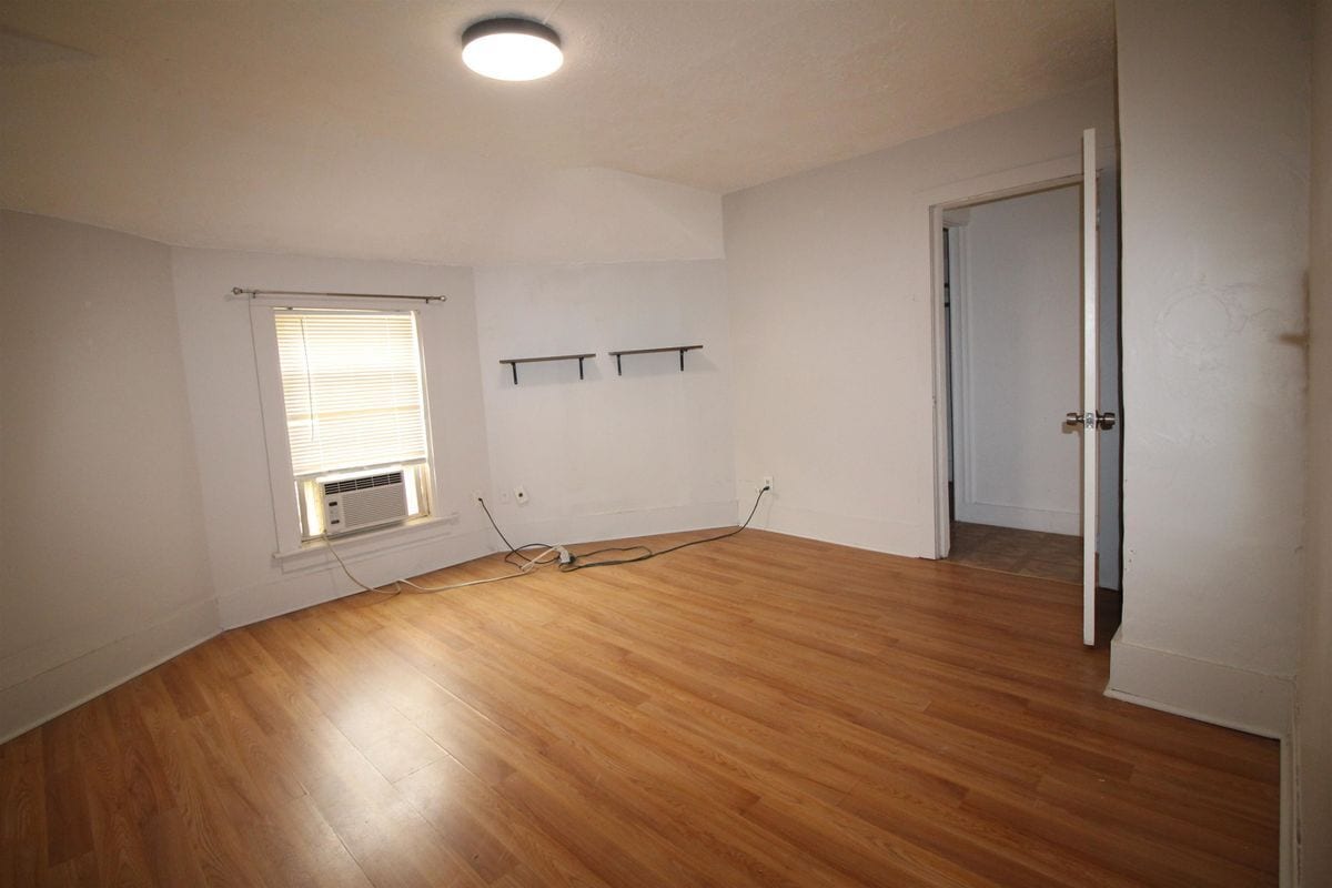 Building Photo - 11 Elm St