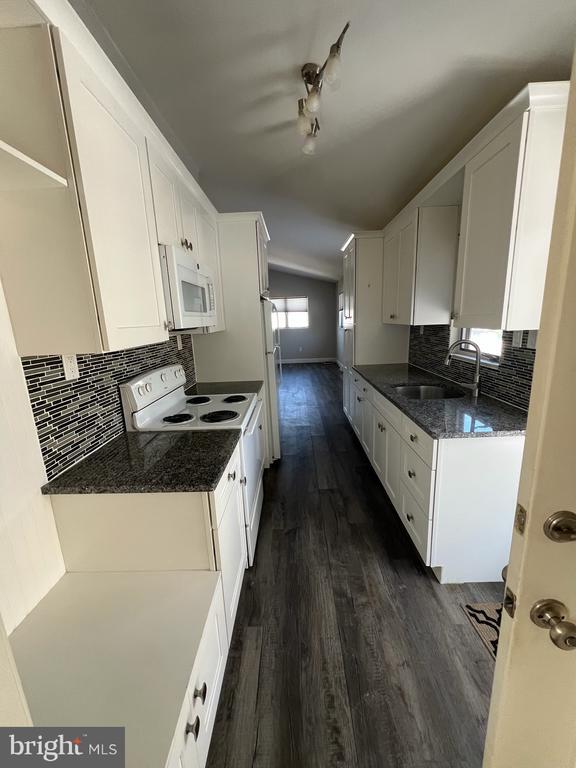 Building Photo - 1501 S Wade Blvd