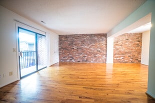 Building Photo - 4012 Oak St