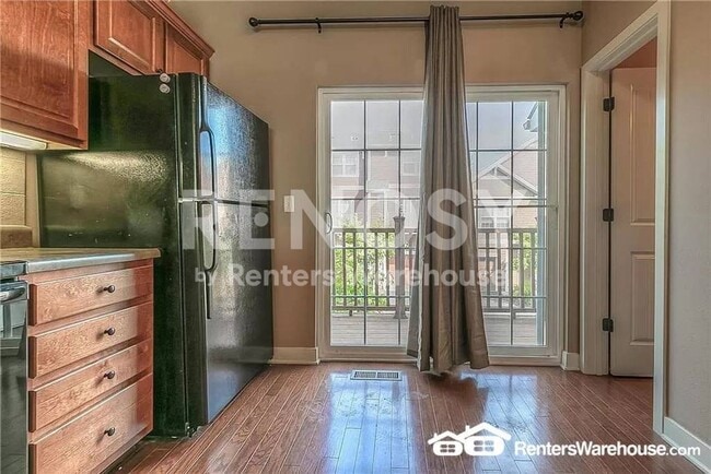 Building Photo - 3 Bedroom / 3.5 Bath Townhouse Near KU MED -  Available in August