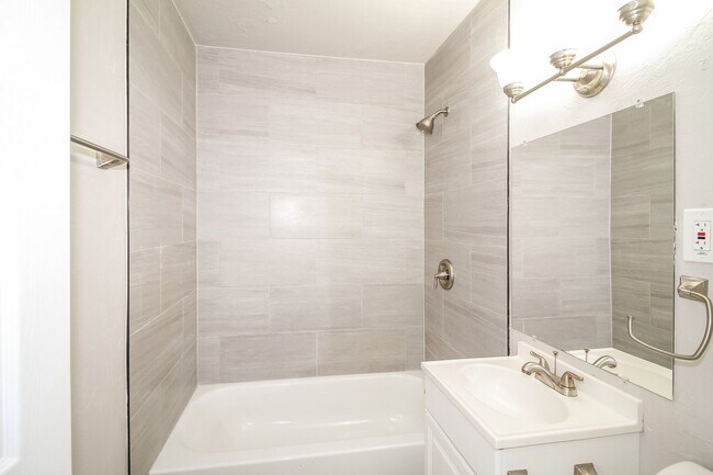 Building Photo - 206 W Kittyhawk Dr