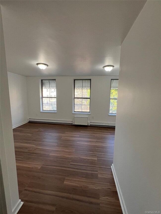 Building Photo - 142 W 175th St