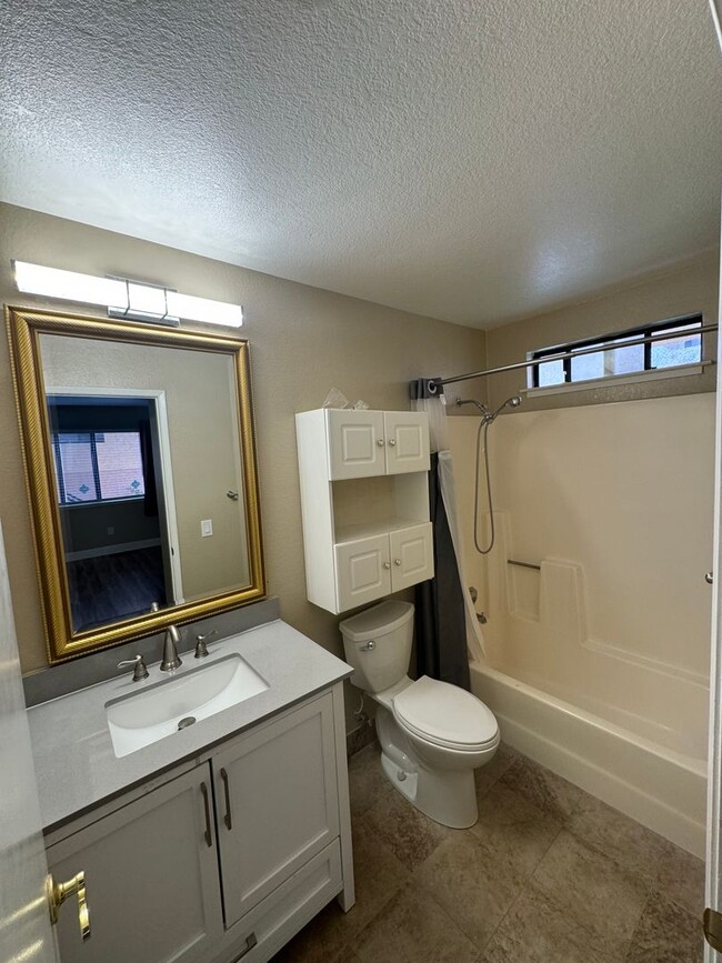 Building Photo - Super Cute 2 Bed 2 Bath Condo in Antioch