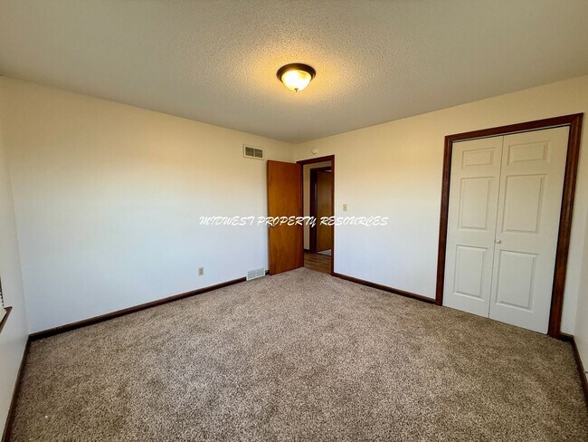 Building Photo - Spacious 3 Bedroom Home with Finished Lower Level & Large Fenced Yard