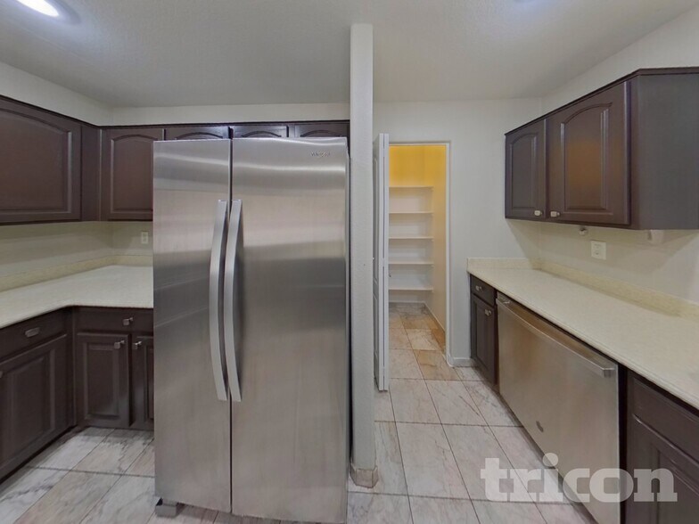 Building Photo - 42028 W Sunland Dr