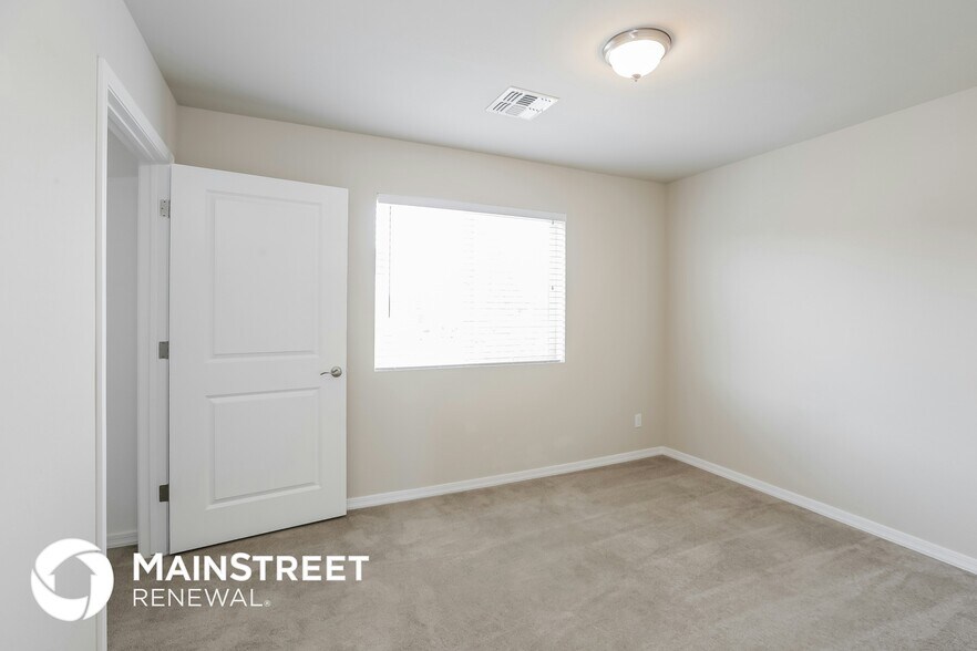 Building Photo - 2000 N 36th St