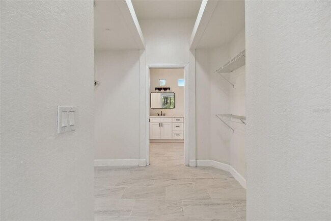 Building Photo - 13792 Long Lake Ln