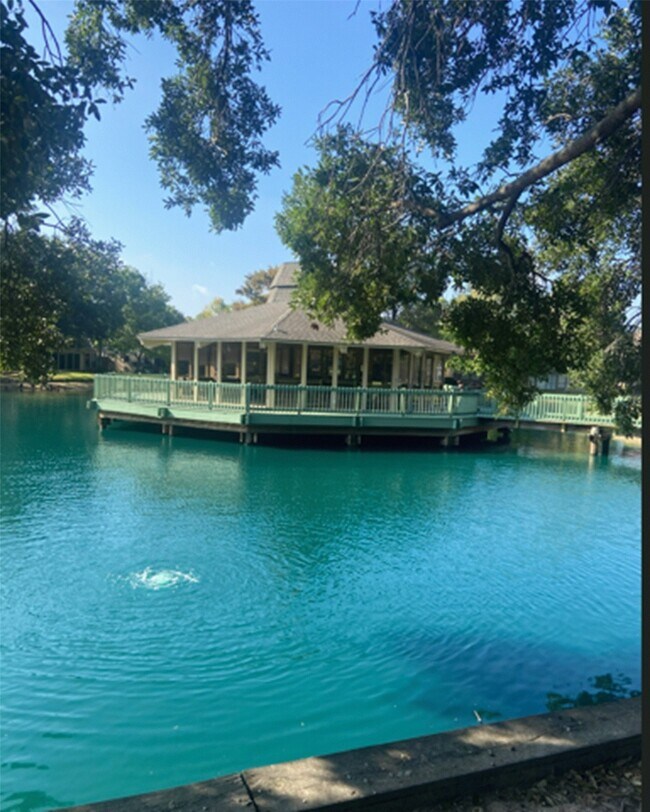 Building Photo - 179 Old Bridge Lake St