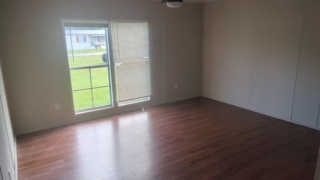 Building Photo - 111 Ava Ln