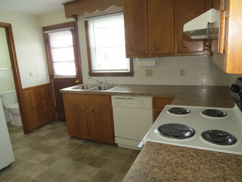 Building Photo - 469 Corey St