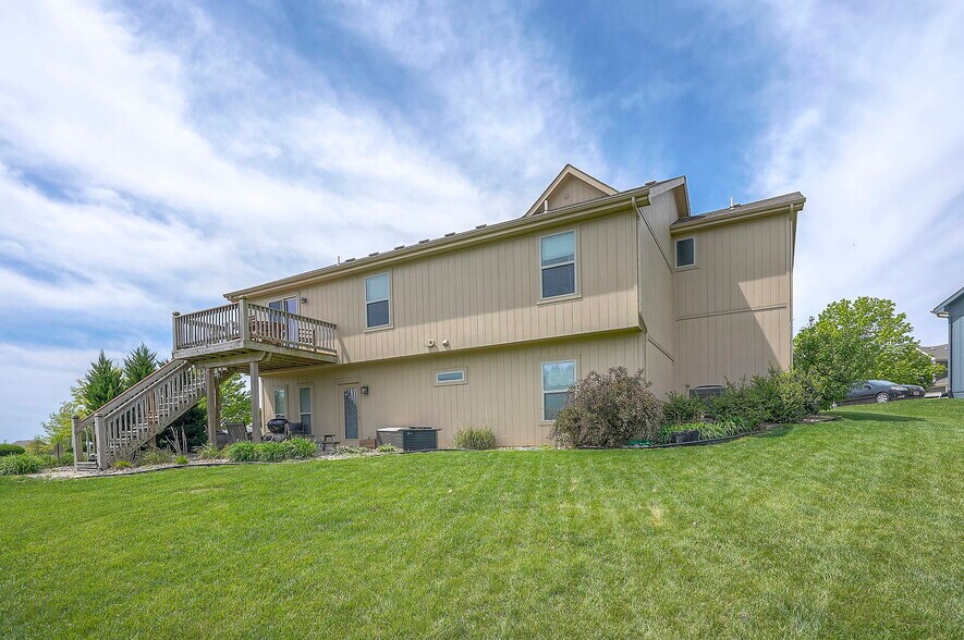 Building Photo - 10111 N Tullis Dr