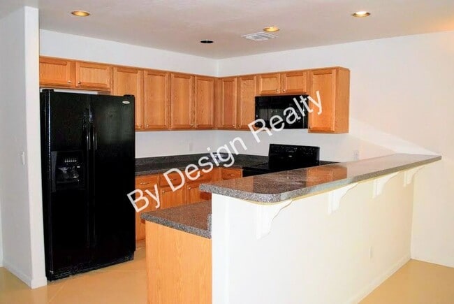 Building Photo - Modern 4 Bed 5 Bath Near UofA – Private Baths & Off-Street Parking