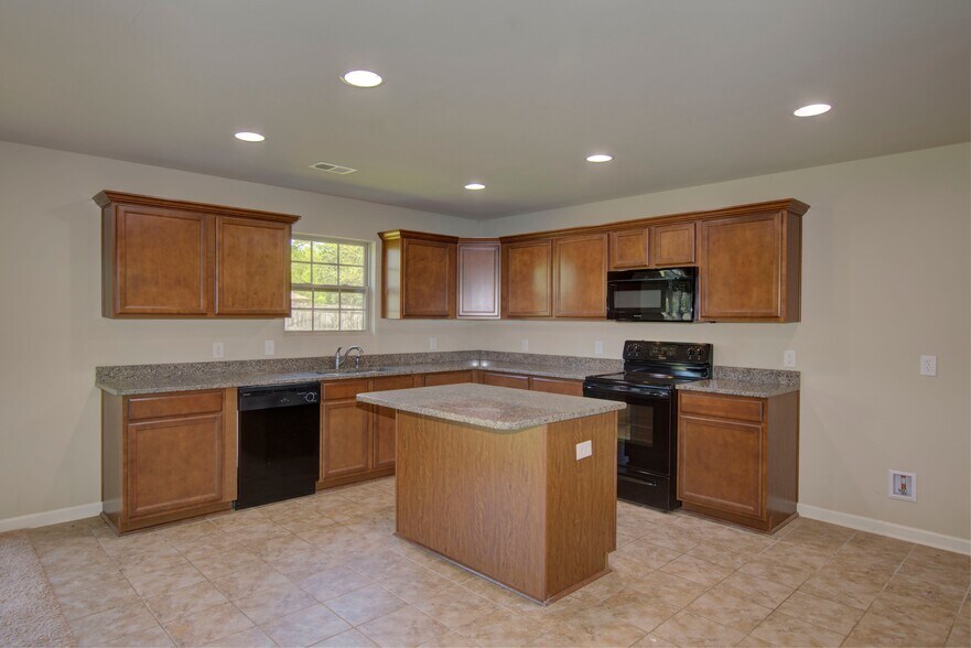 Building Photo - 28041 Kawana Ct