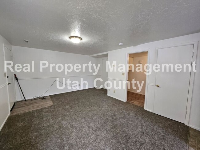 Building Photo - 1148 W 100 N