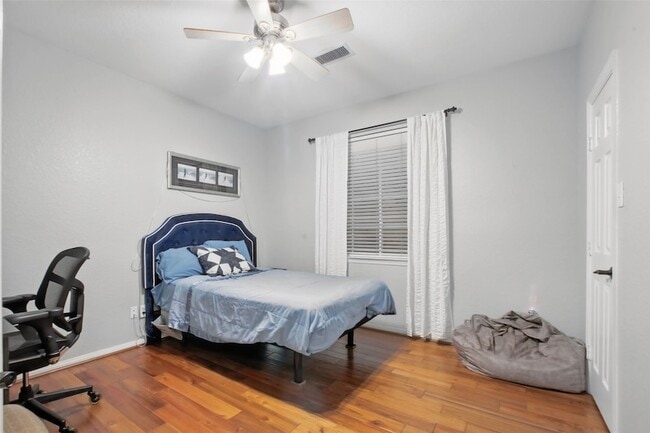 Building Photo - 22 Watermint Pl