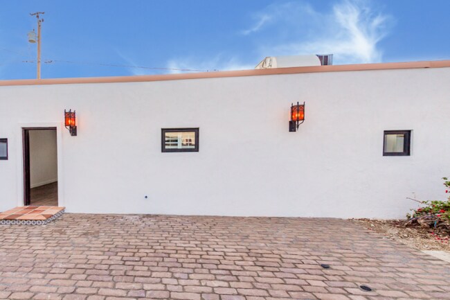 Building Photo - 322 N 13th St