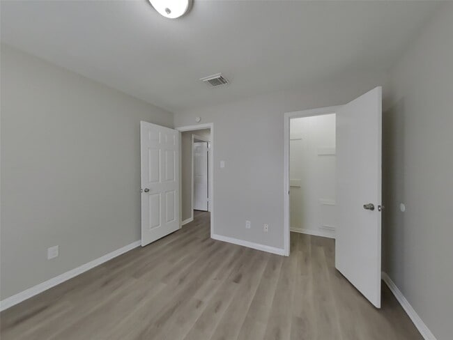 Building Photo - 16311 Green Shade Dr