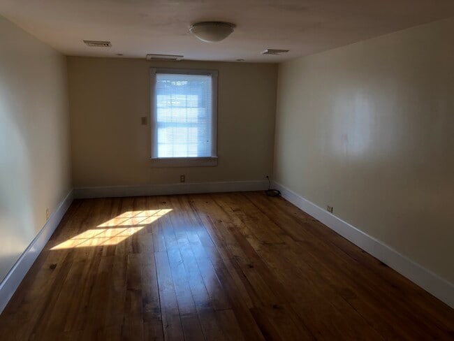 Building Photo - 681 Kinderhook Pike
