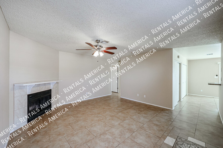 Building Photo - 10815 W Northern Ave