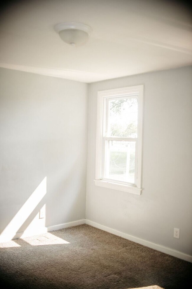 Building Photo - 1080 Kelly Dr