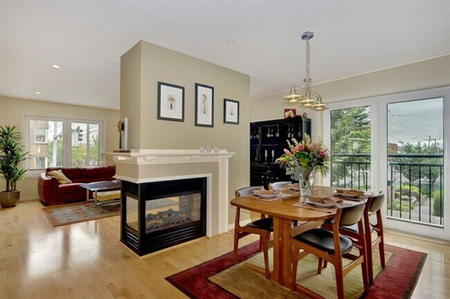 Building Photo - 2Bd/1Ba Seattle Condo