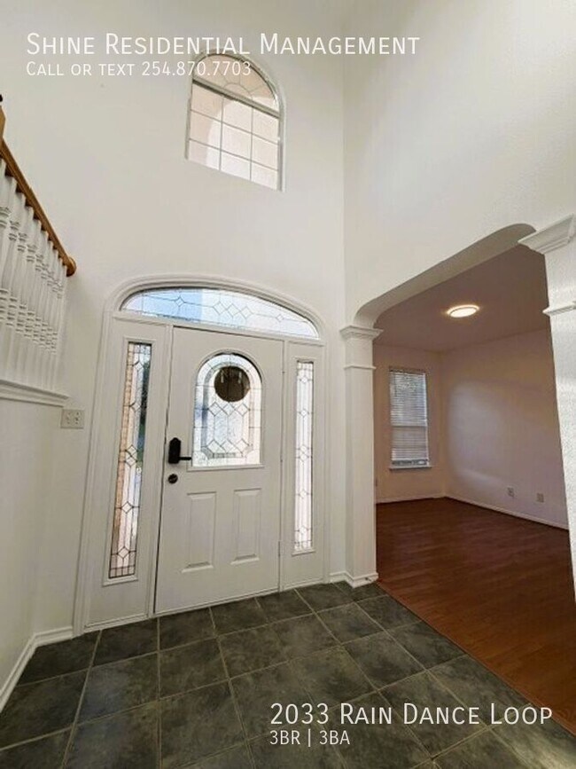Building Photo - 2033 Rain Dance Loop