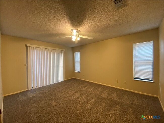 Building Photo - 40 Royal Crest