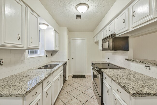 Building Photo - 5518 Ashgate Dr