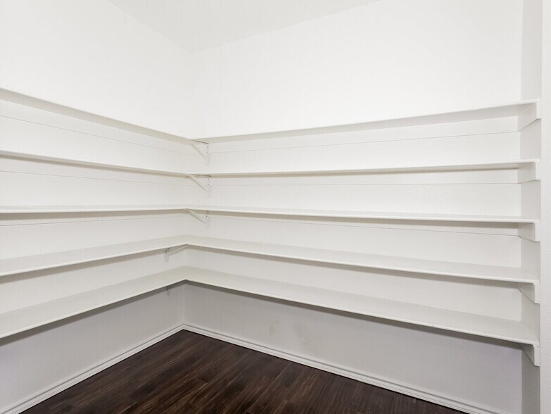 Building Photo - 12716 Chattaroy Ln