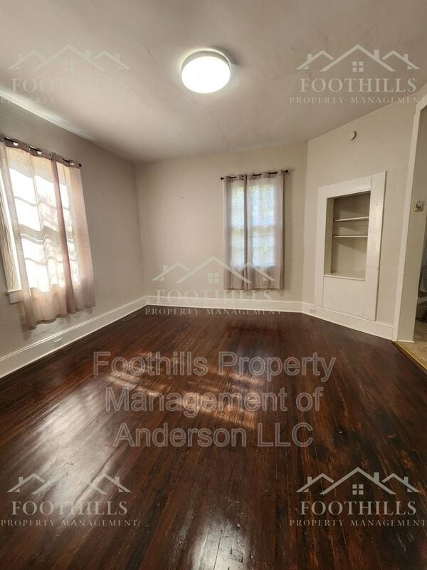 Building Photo - 37 Sirrine St