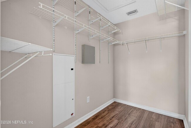 Building Photo - 7047 Deer Lodge Cir