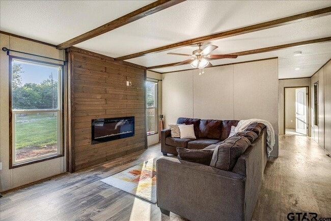 Building Photo - 409 Willow Dr