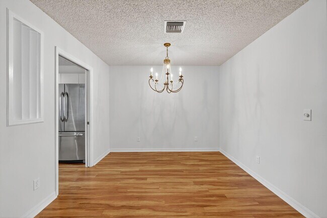 Building Photo - 6101 SE Landing Way