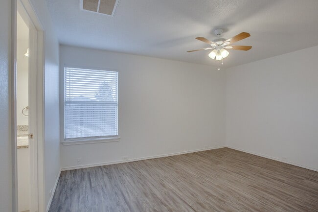 Building Photo - Updated 3/2/2 in Cooper!