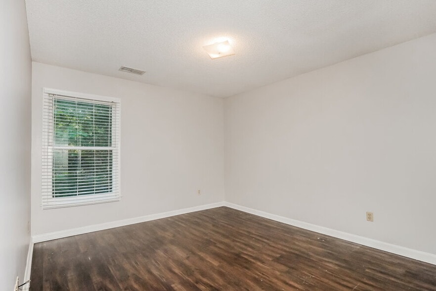 Building Photo - 2279 Hickory Path Dr