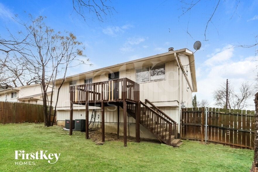 Building Photo - 917 Montclair Dr