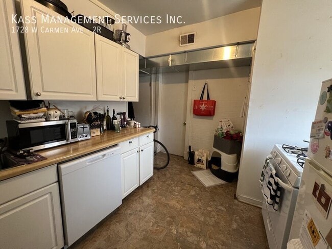 Building Photo - 1728 W Carmen Ave