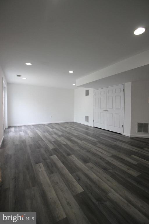 Building Photo - 9577 5th Pl