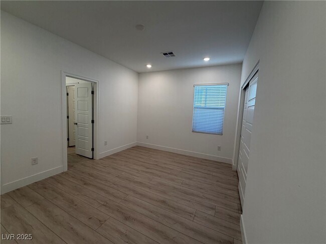 Building Photo - 6270 Lamont Hills Ave